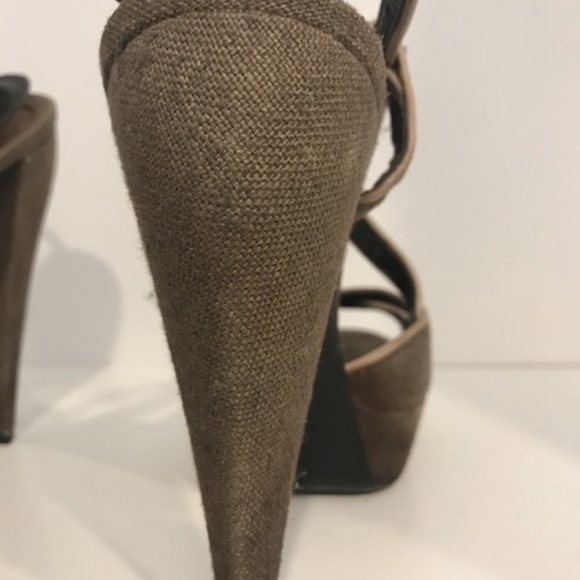 Burberry brown canvas/burlap peep toe heels - Picture 5 of 7